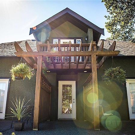 Guest Suites On Benvenuto Brentwood Bay Exterior photo