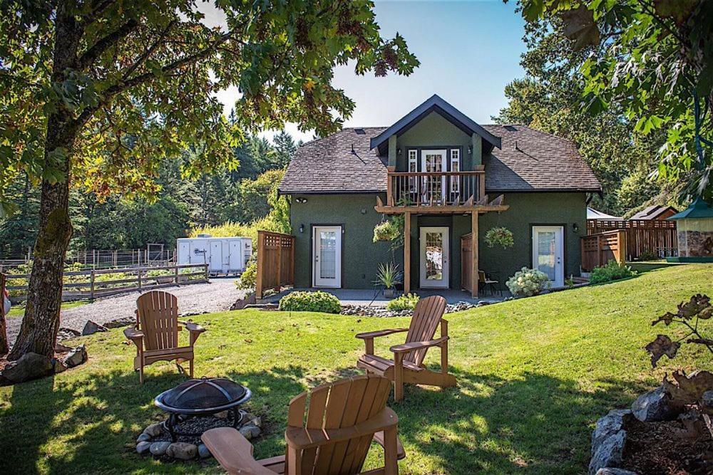 Guest Suites On Benvenuto Brentwood Bay Exterior photo