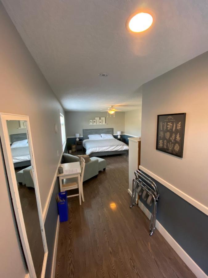 Guest Suites On Benvenuto Brentwood Bay Exterior photo