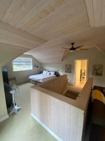 Guest Suites On Benvenuto Brentwood Bay Exterior photo