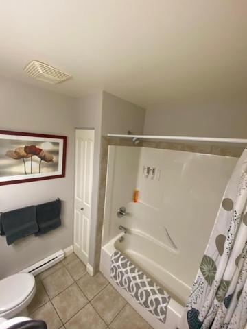 Guest Suites On Benvenuto Brentwood Bay Exterior photo